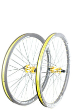 Load image into Gallery viewer, Technique Bombshell Custom Carbon Wheel Build